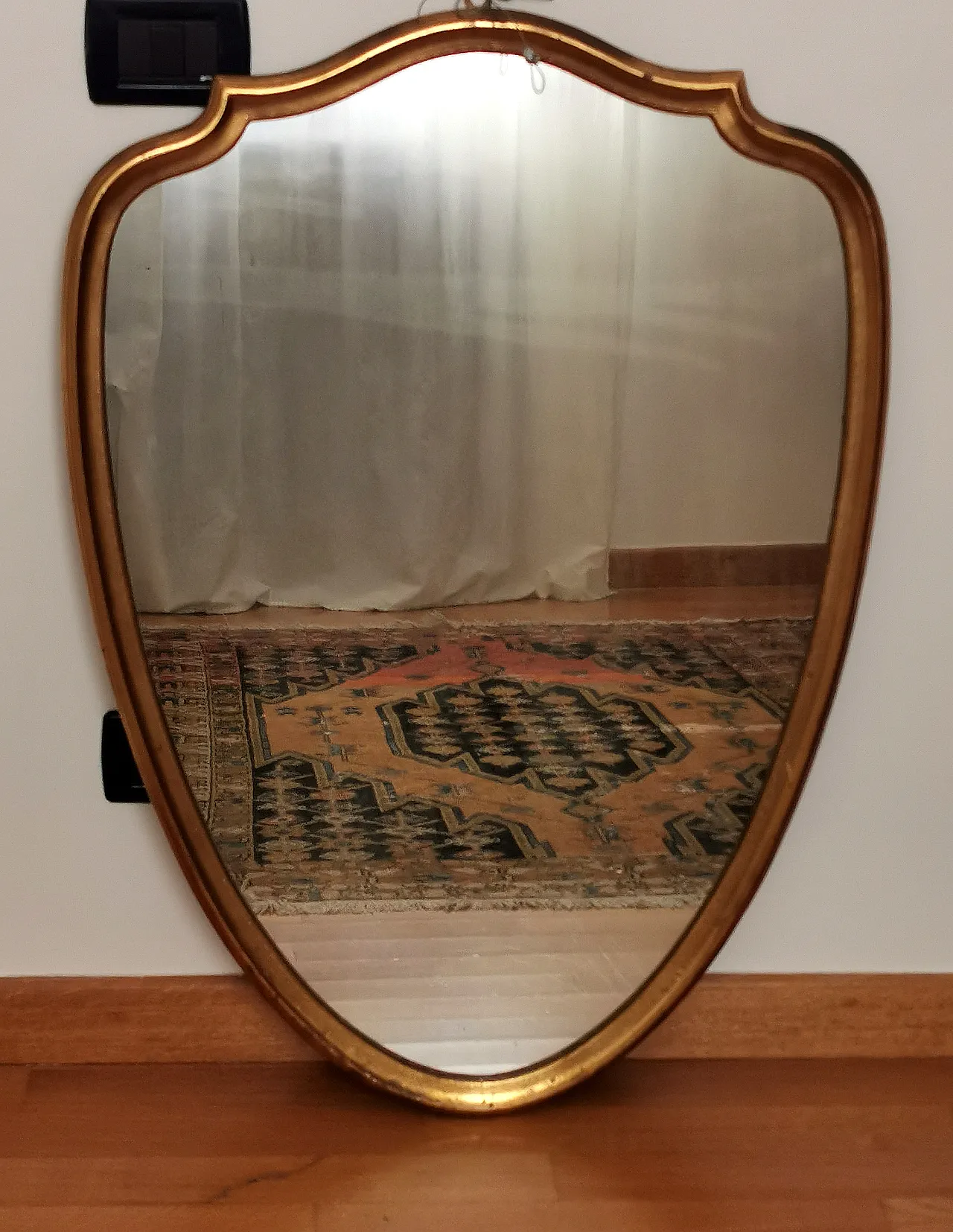 Specchio sagomato a forma di scudo, anni '50 2