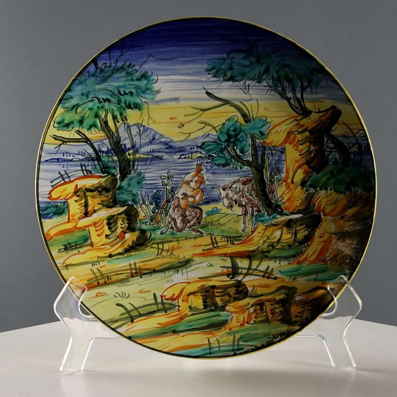 Coppia di piatti istoriati in maiolica, '900 3