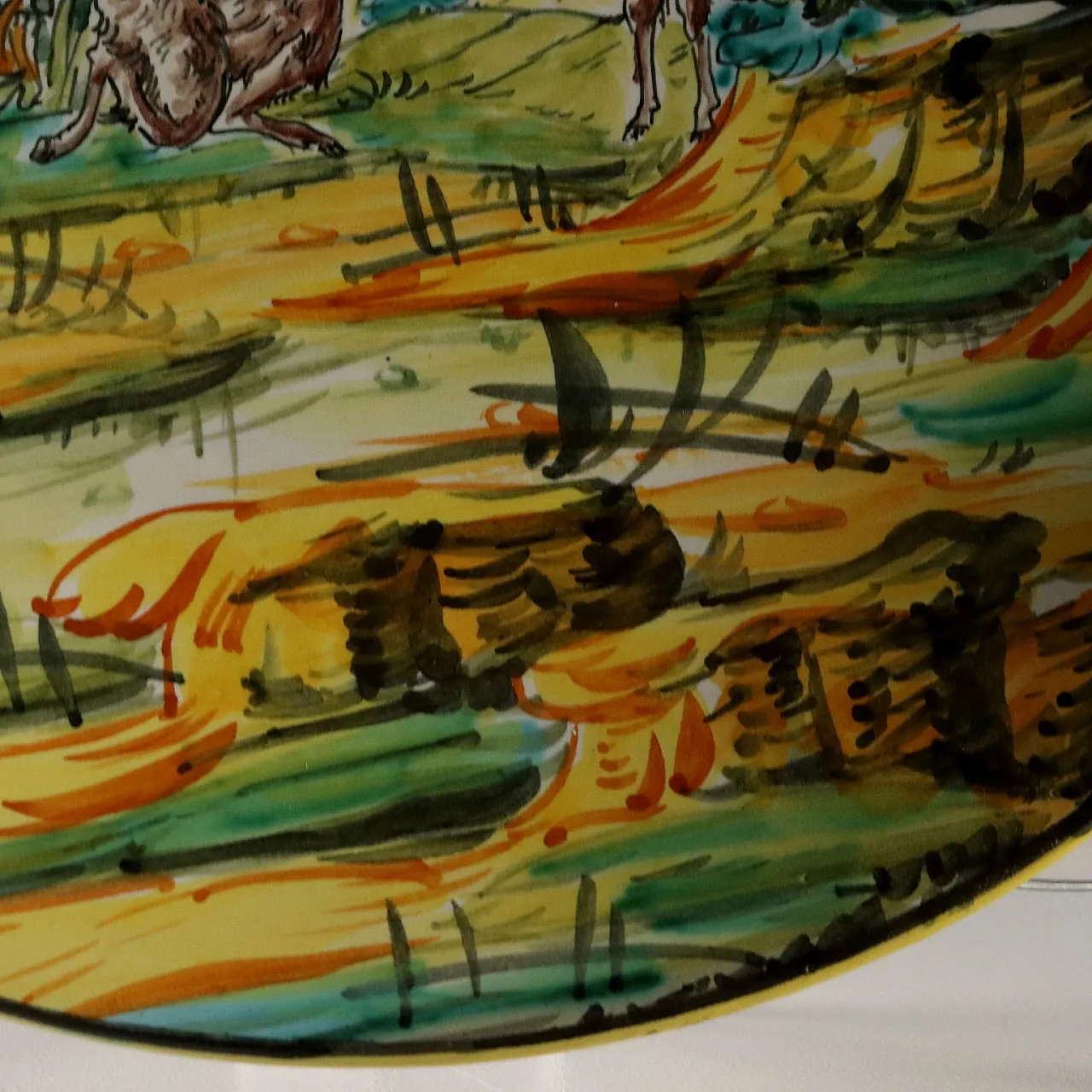 Coppia di piatti istoriati in maiolica, '900 7
