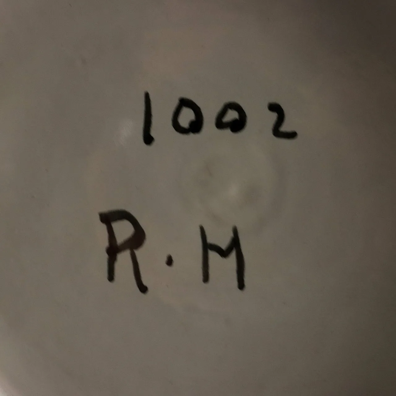 Coppia di piatti istoriati in maiolica, '900 10