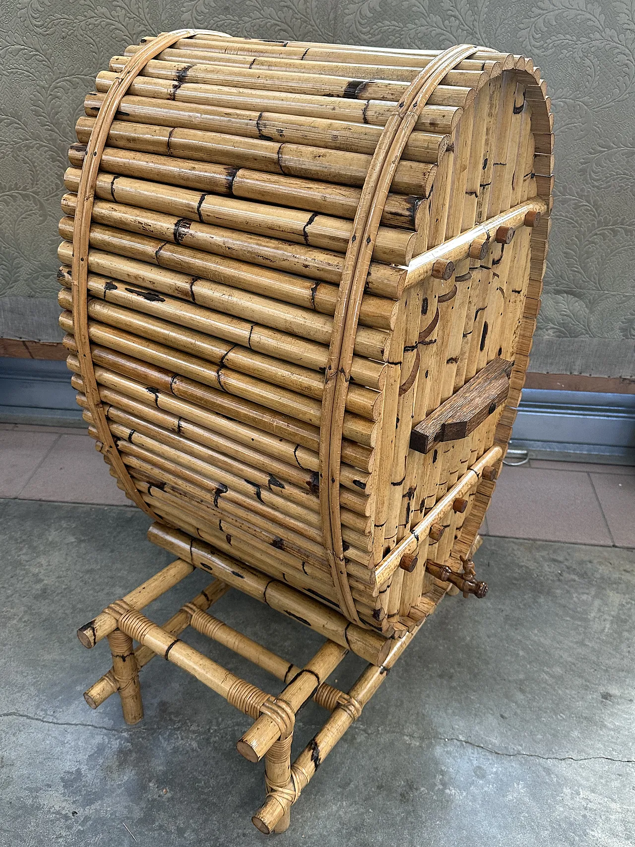 Barrel-shaped bar cabinet in bamboo, rattan and wood, Italy, 1960s 4