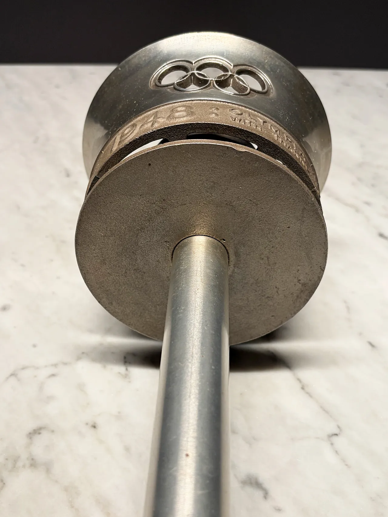 Torcia olimpica ufficiale dell'estate XIV di Londra 1948 e lampada con statua di Discobolo 10