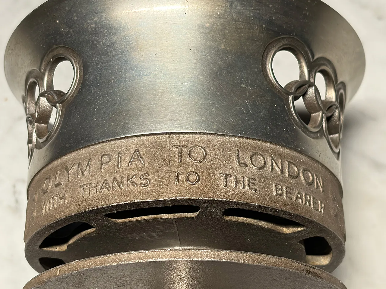 Torcia olimpica ufficiale dell'estate XIV di Londra 1948 e lampada con statua di Discobolo 17