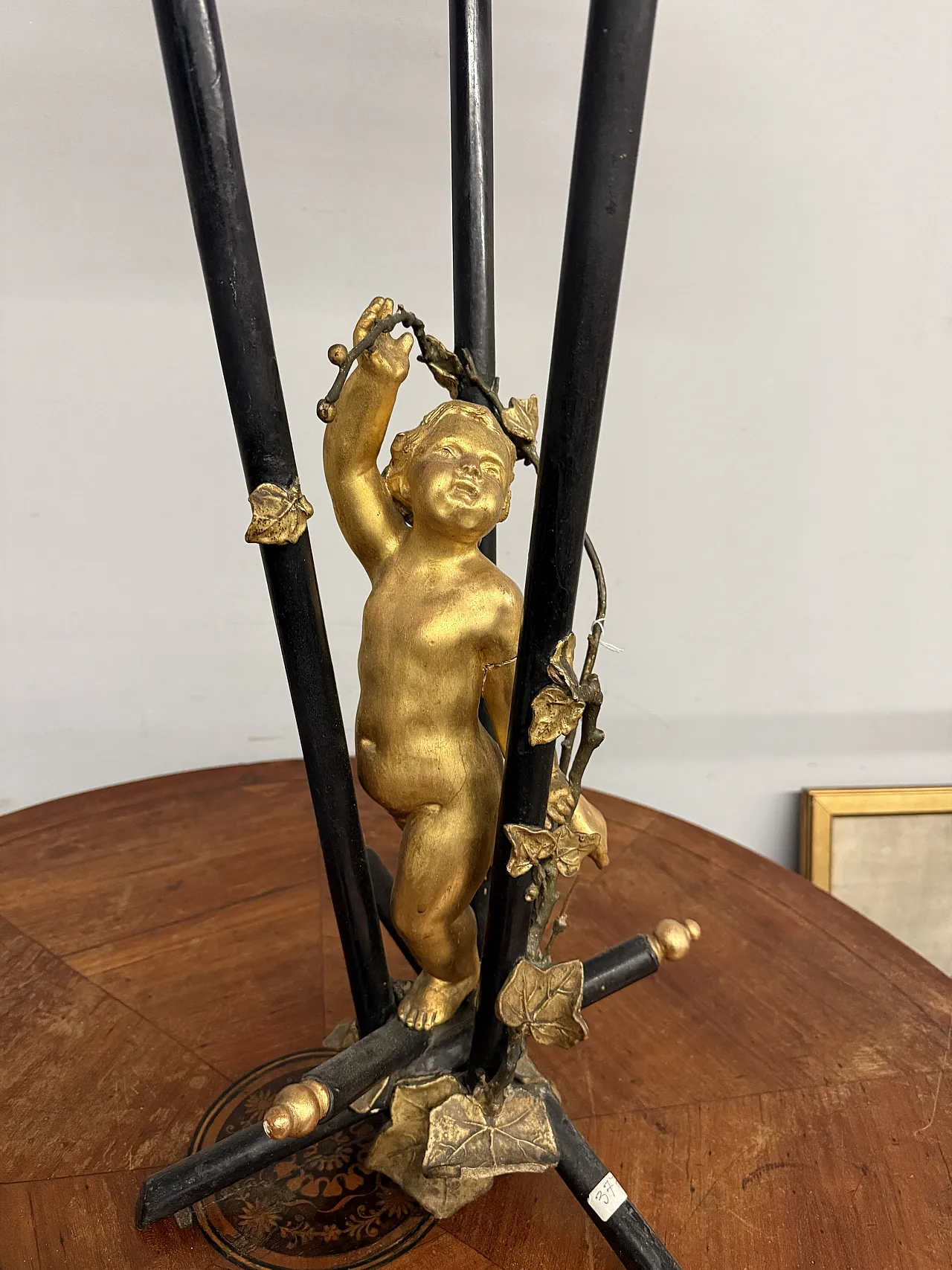Gueridon with golden cherub, 19th century 4