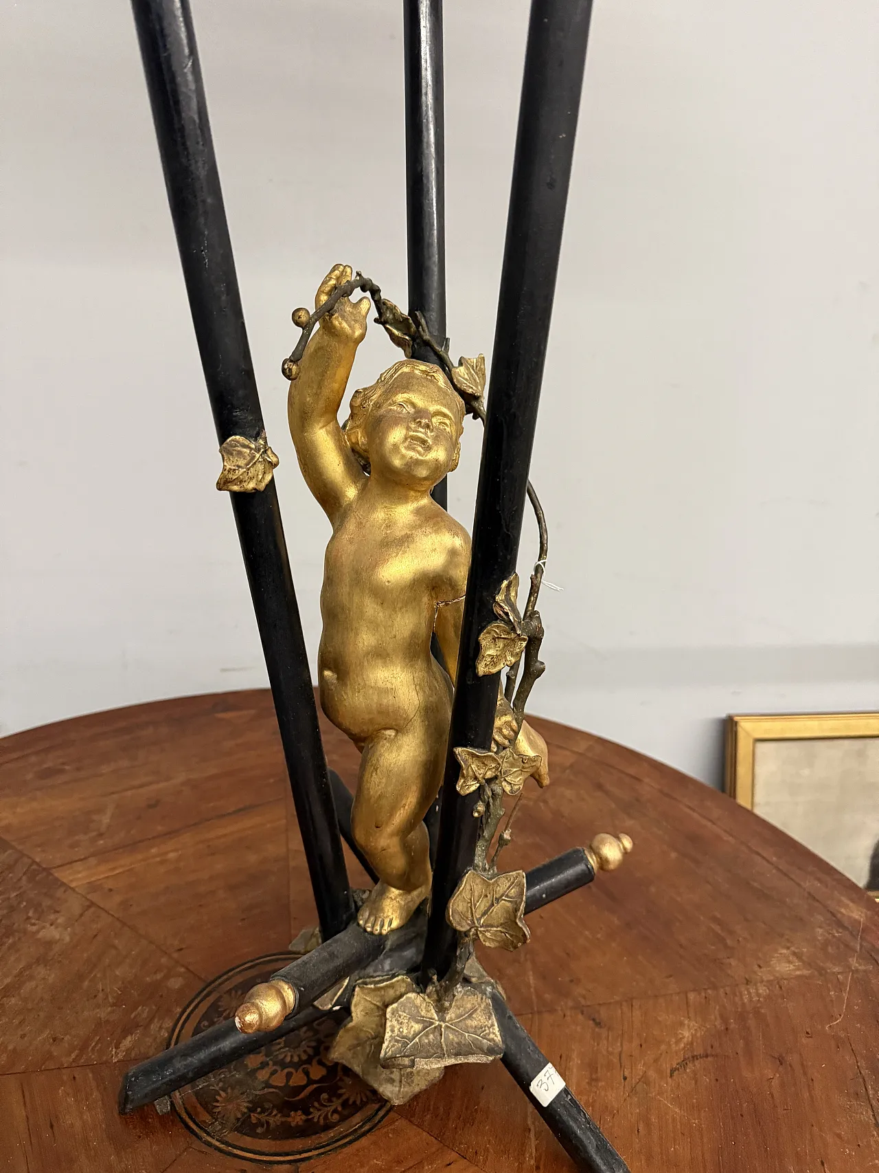 Gueridon with golden cherub, 19th century 5