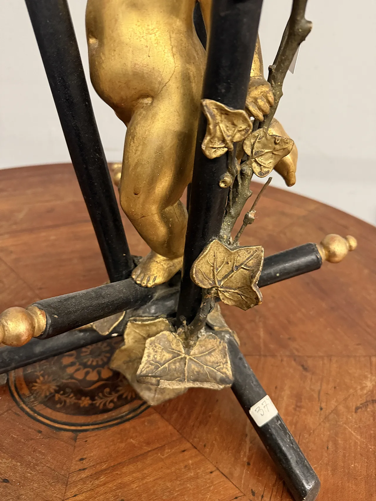 Gueridon with golden cherub, 19th century 6