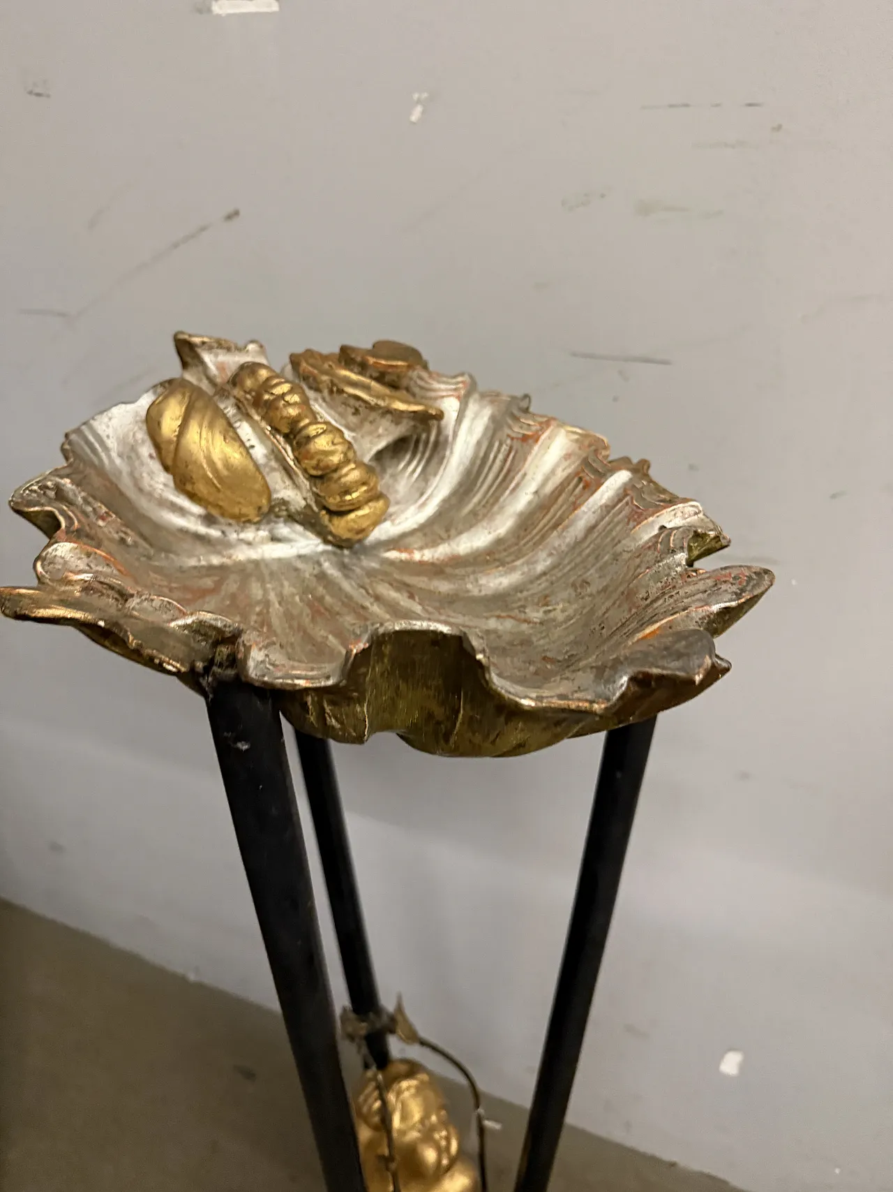 Gueridon with golden cherub, 19th century 10