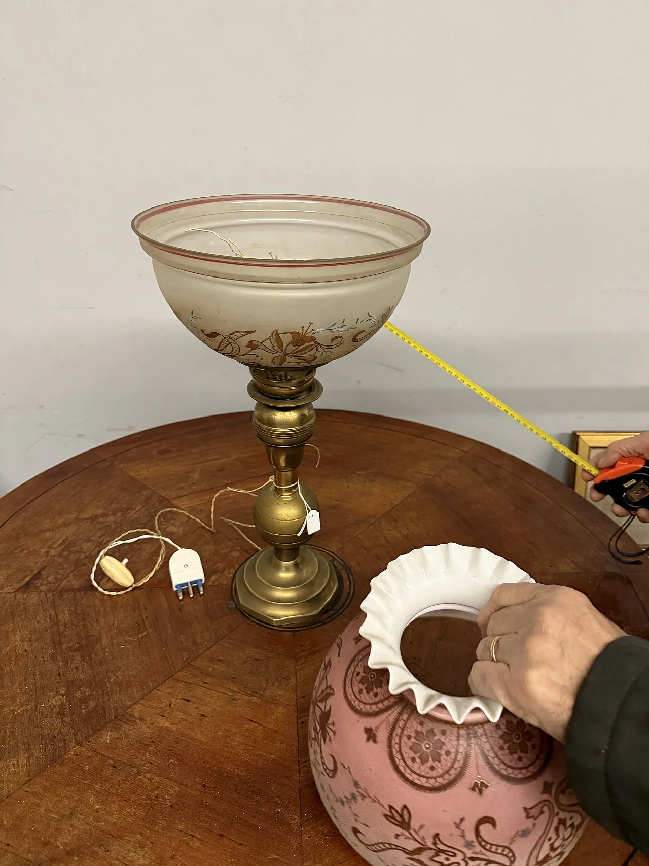 Oil lamp in bronze and painted glass, Victorian, 19th century 10