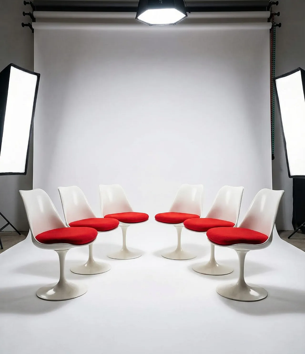6 Sedie Tulip di Saarinen per Knoll, girevole bianca rossa, anni 2000 1