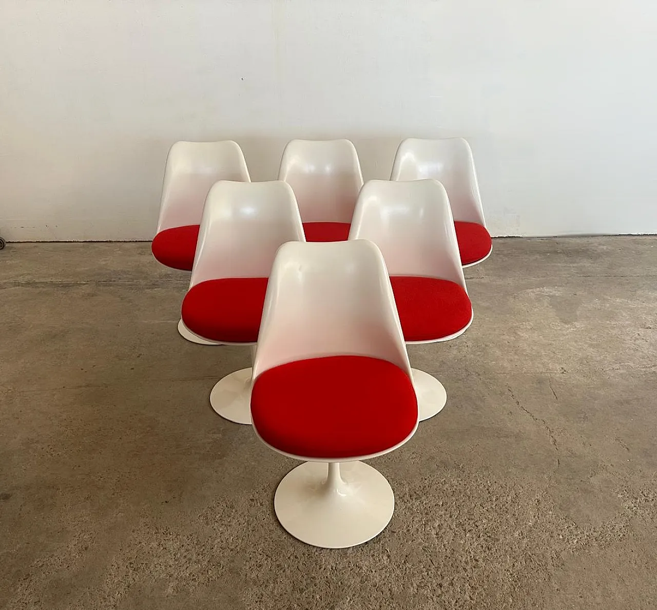 6 Sedie Tulip di Saarinen per Knoll, girevole bianca rossa, anni 2000 3