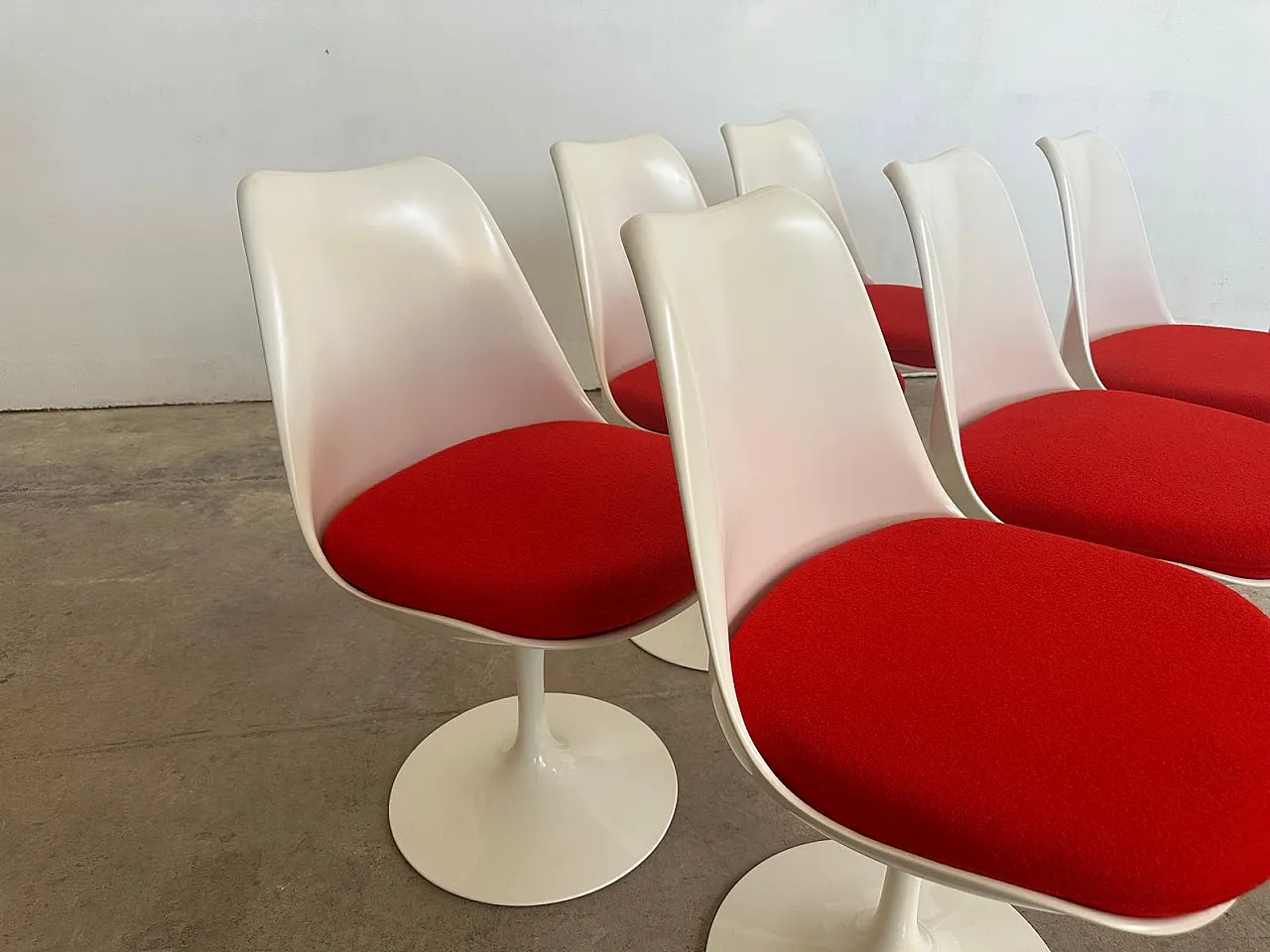 6 Sedie Tulip di Saarinen per Knoll, girevole bianca rossa, anni 2000 6
