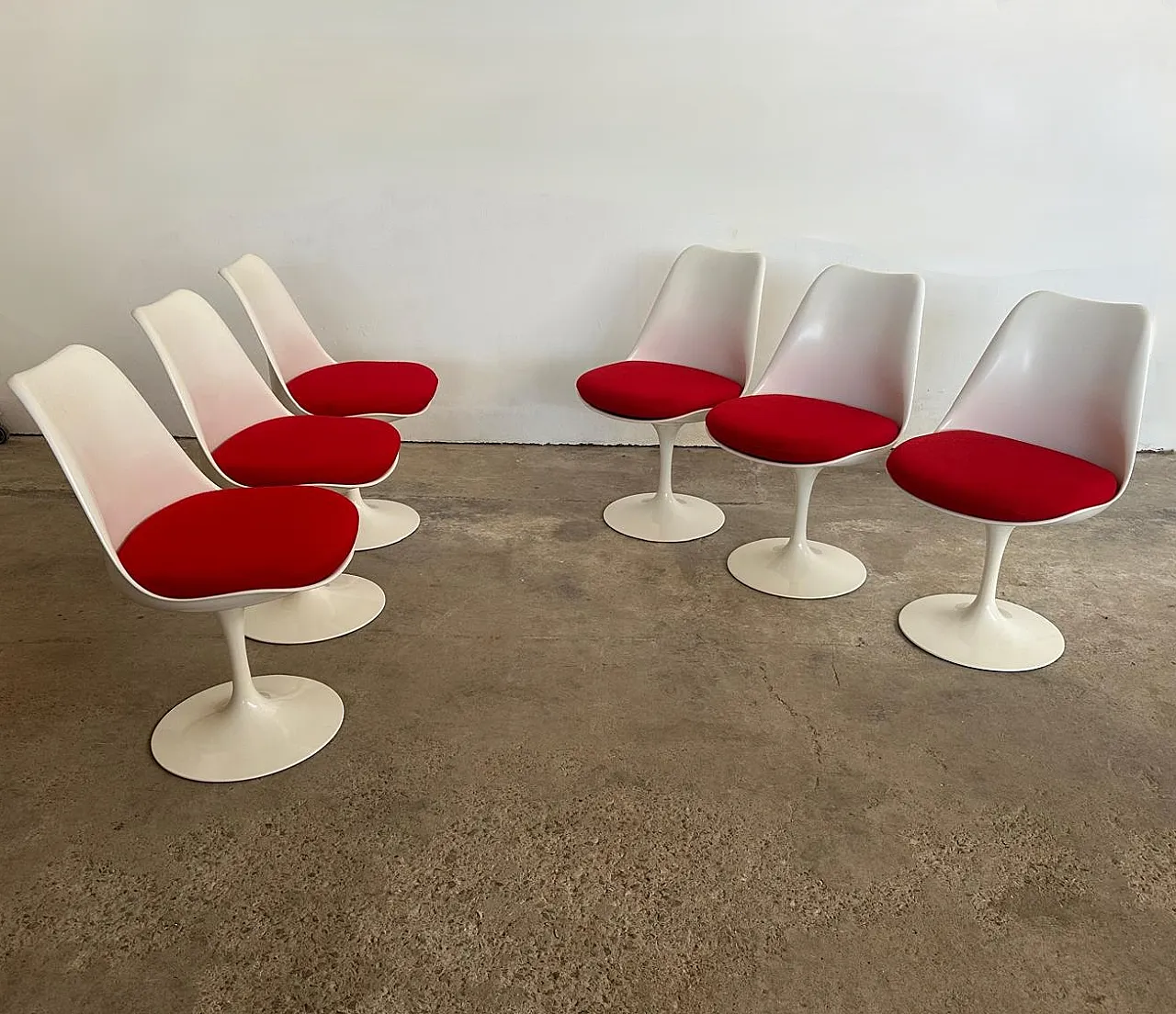 6 Sedie Tulip di Saarinen per Knoll, girevole bianca rossa, anni 2000 7