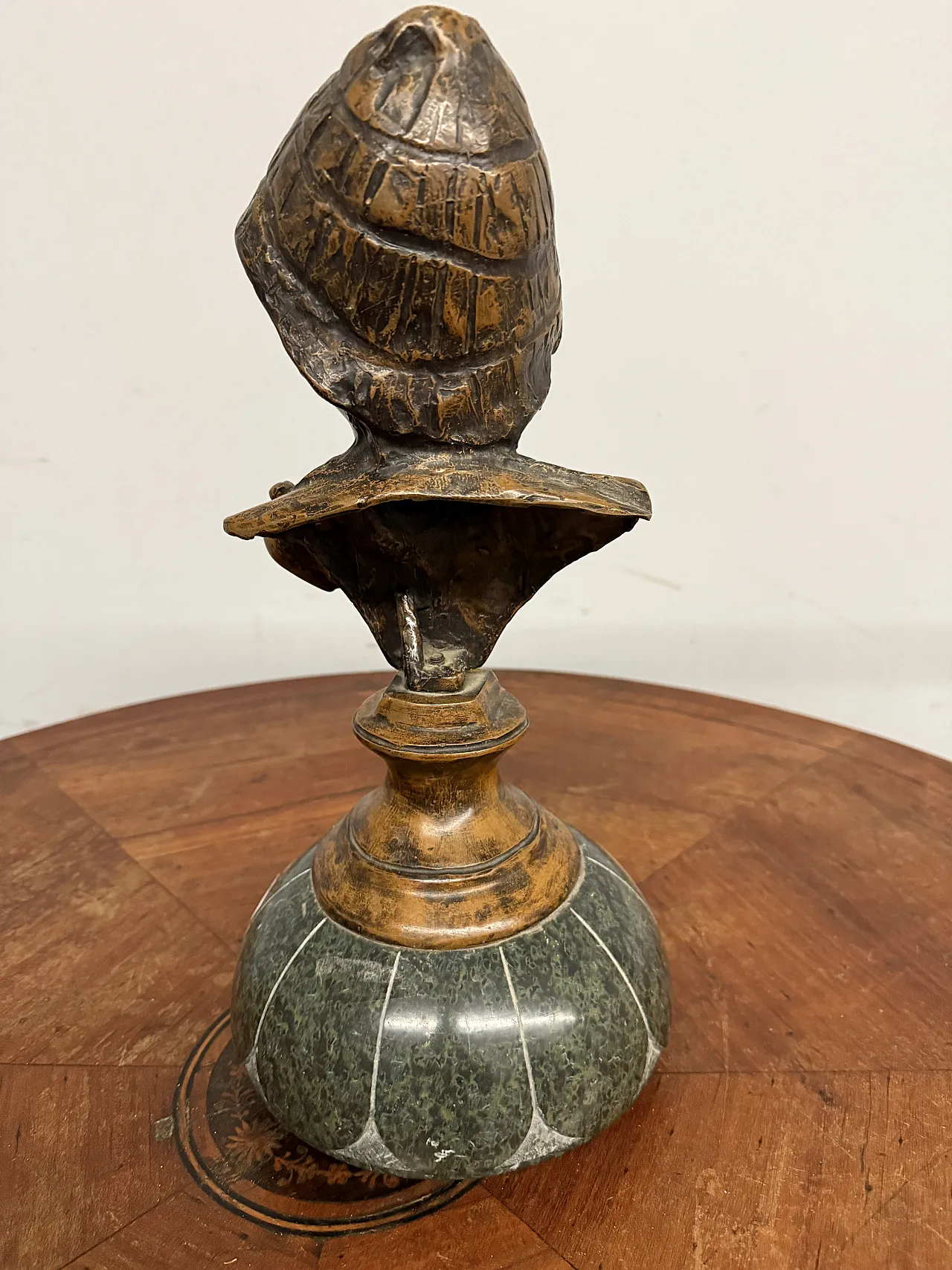 Neapolitan bronze on marble base depicting a boy, 20th century 7