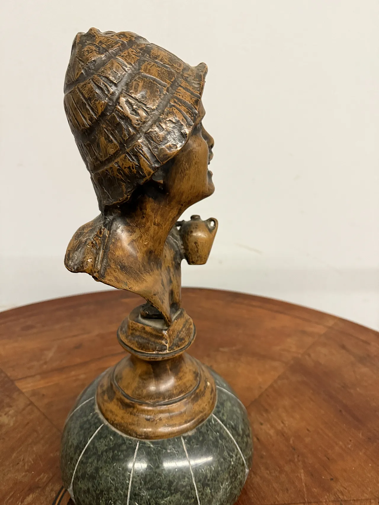 Neapolitan bronze on marble base depicting a boy, 20th century 8