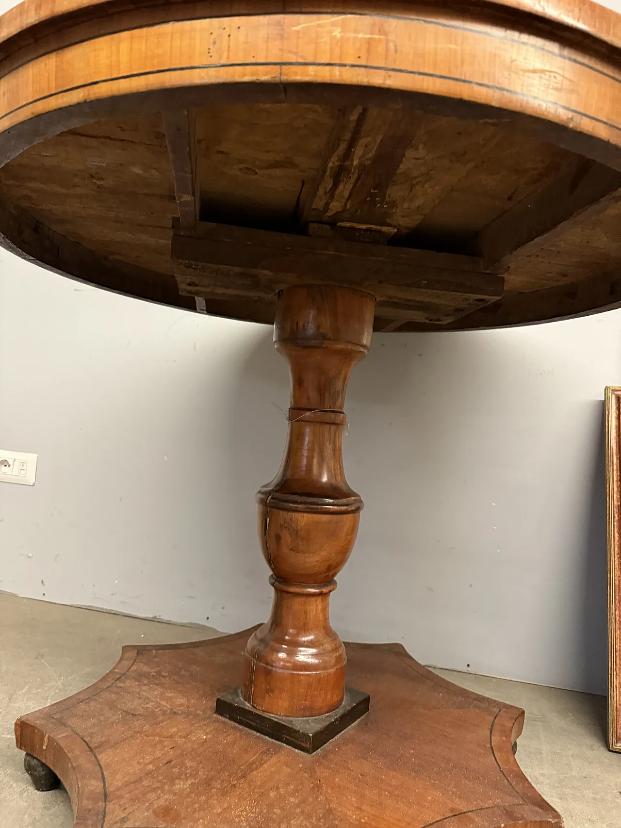 Carlo X table in cherry wood with inlays, 19th century 5