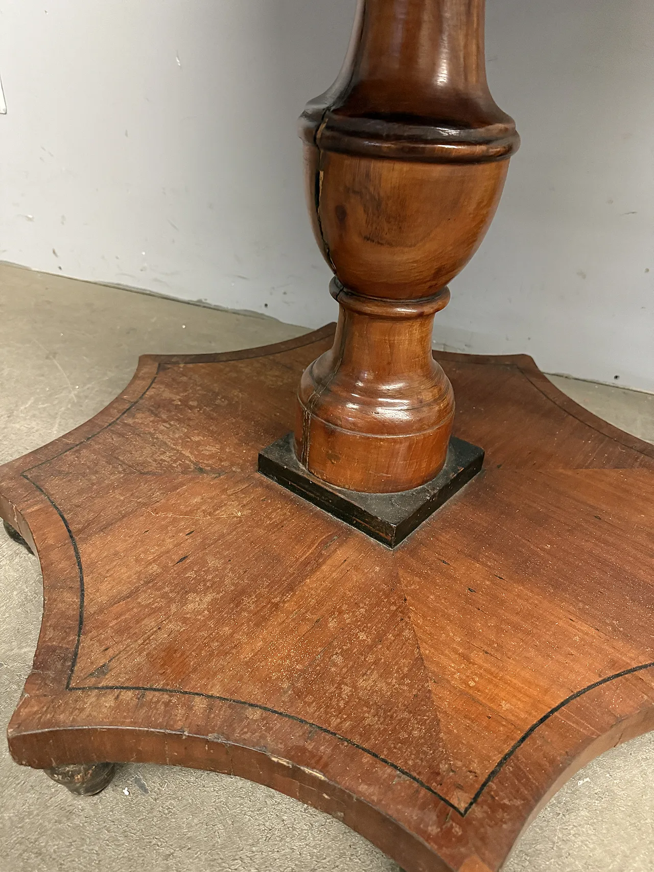 Carlo X table in cherry wood with inlays, 19th century 6
