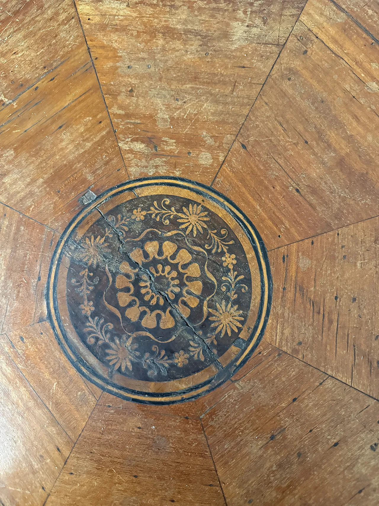 Carlo X table in cherry wood with inlays, 19th century 14