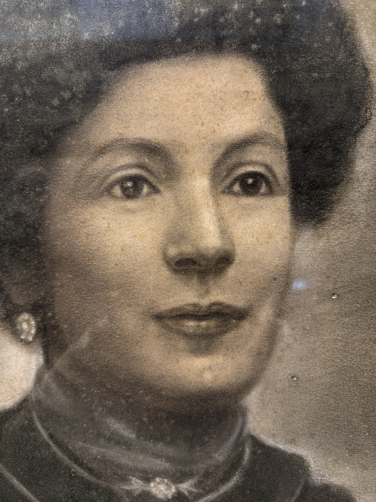 Ritratto realizzato a carboncino su carta, di dama, primo '900 4