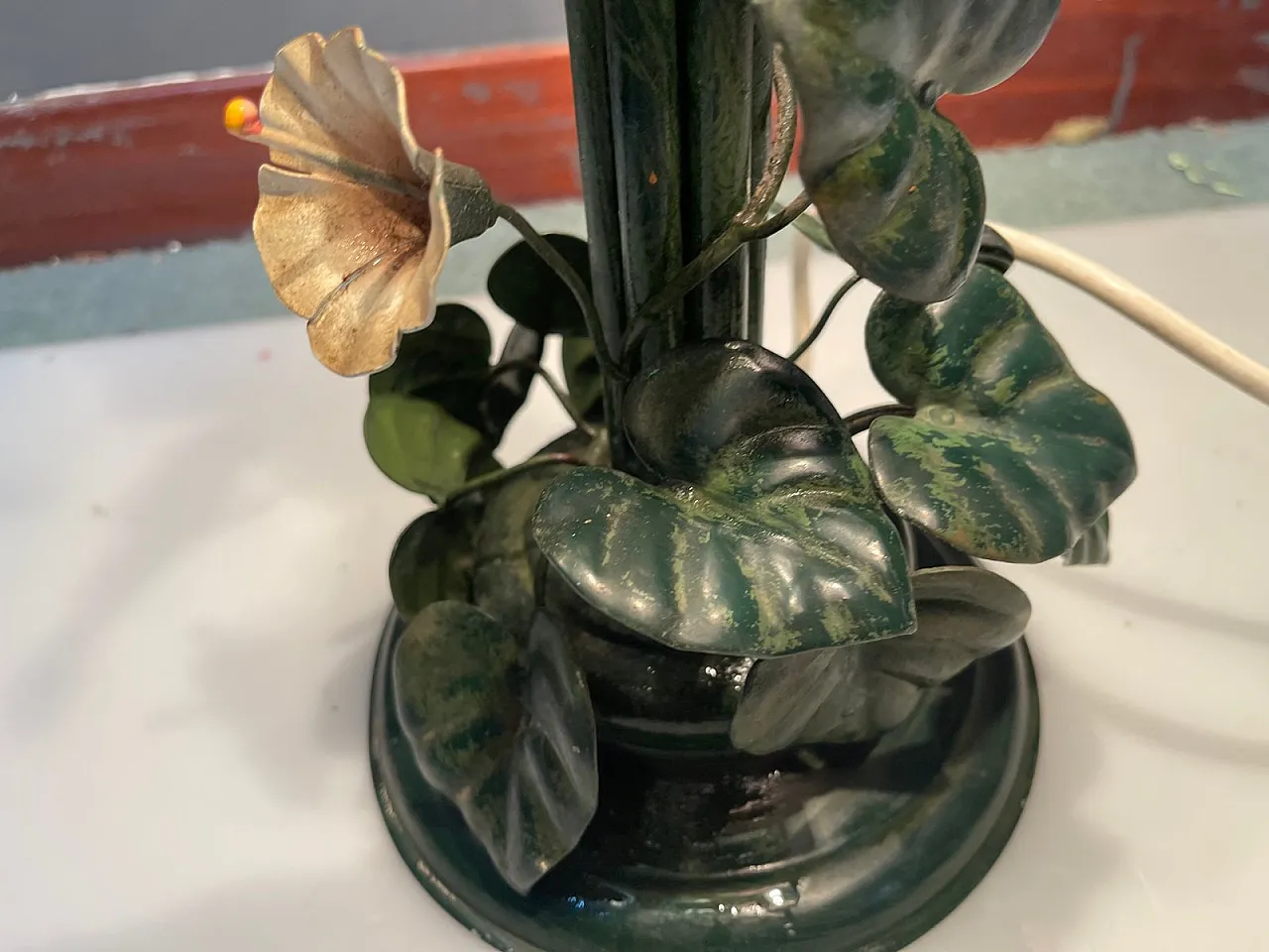 Tole Flower table lamp by Tiffany, 1960s 4