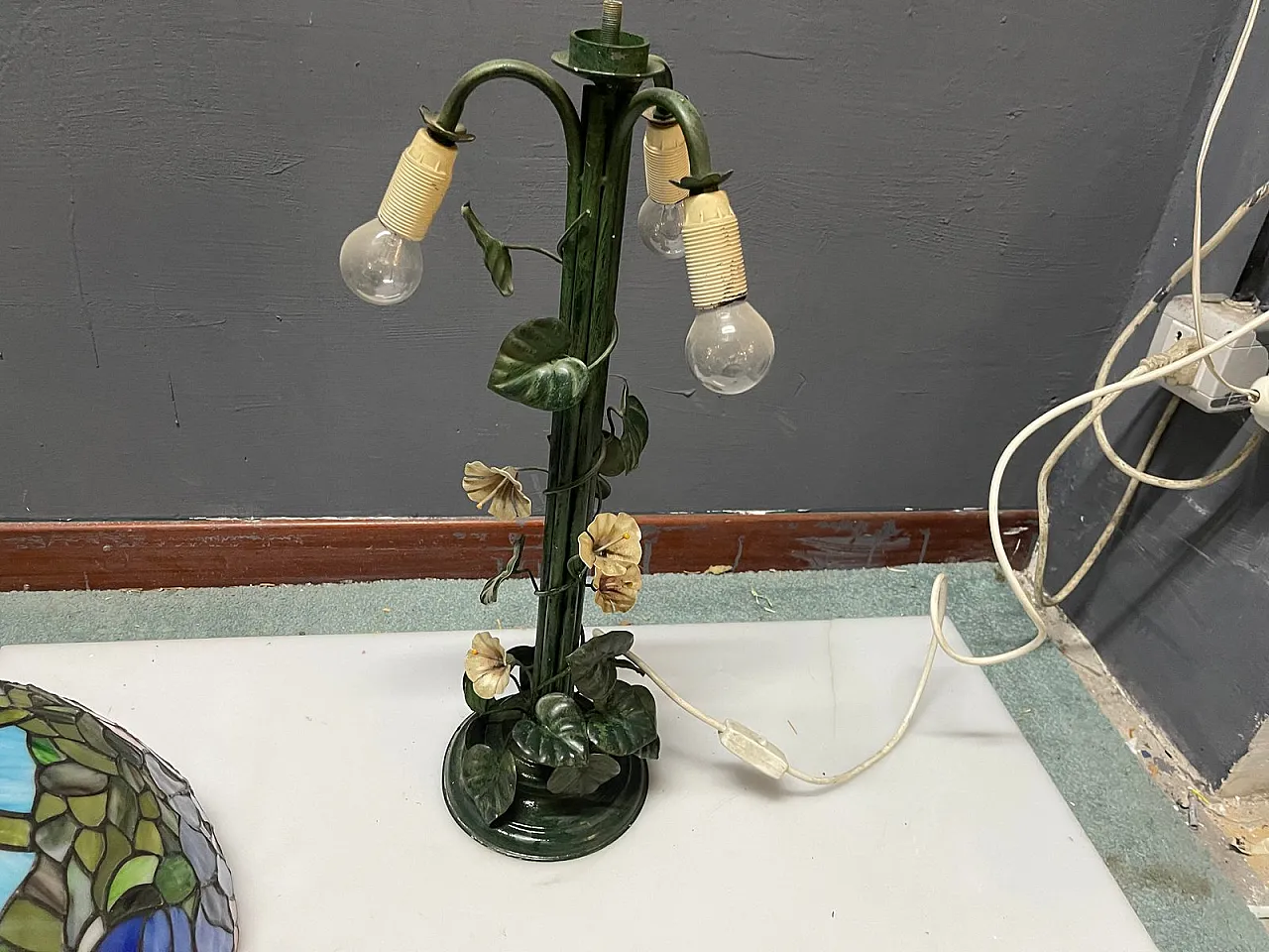 Tole Flower table lamp by Tiffany, 1960s 6