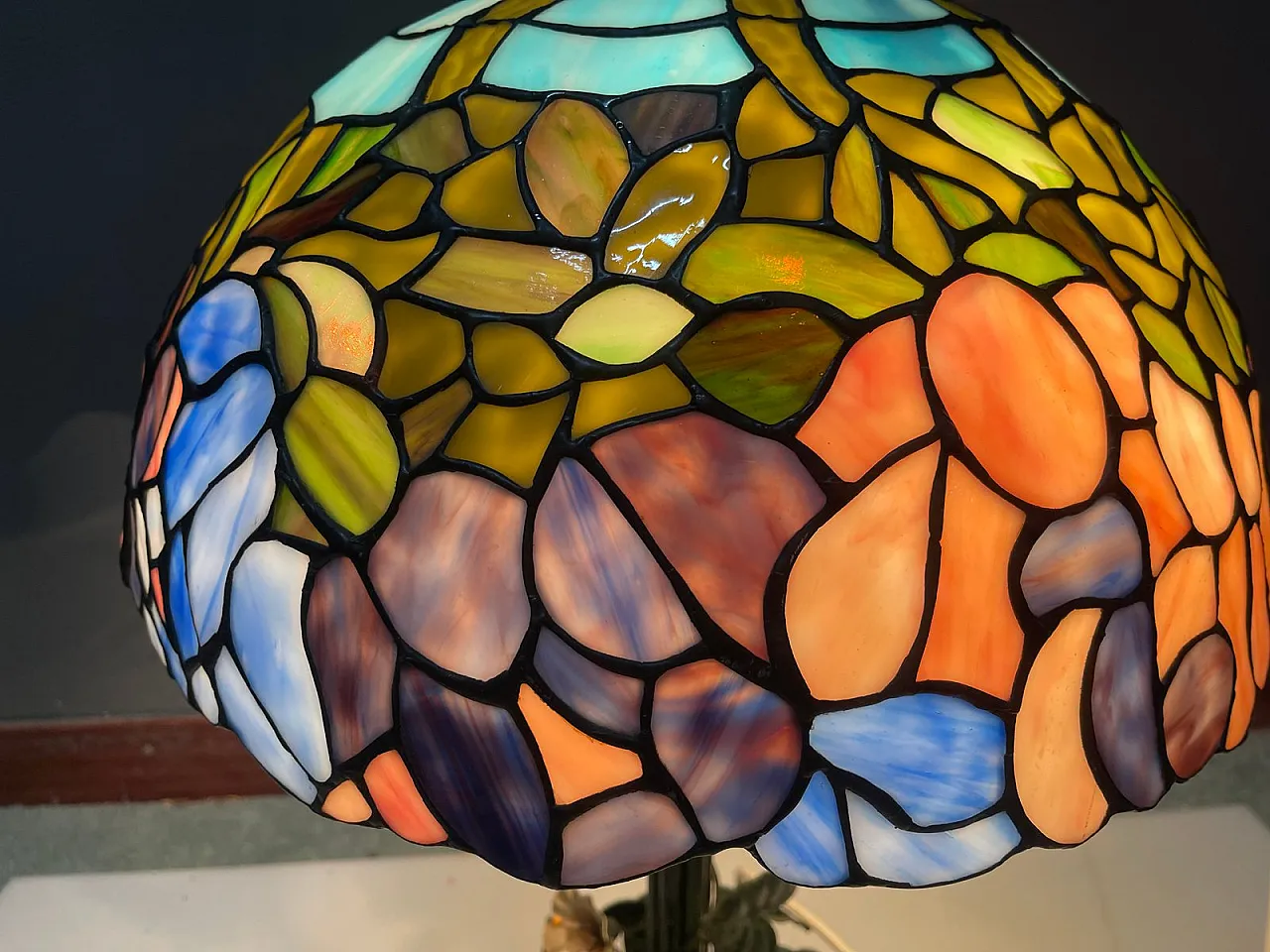 Tole Flower table lamp by Tiffany, 1960s 10