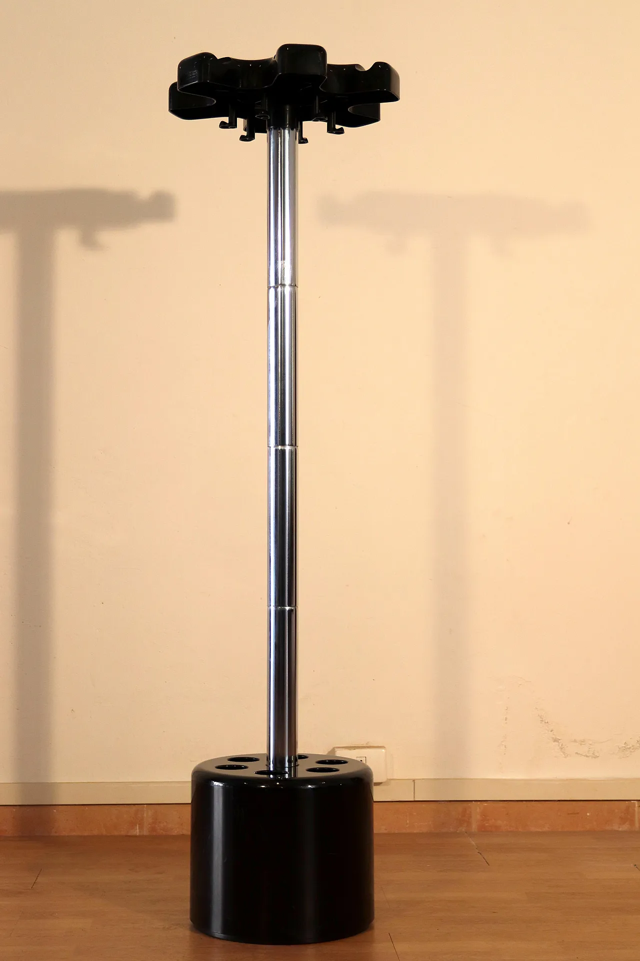 Appendiabiti VIP di P.Orlandini & R.Lucci per Velca, anni '70 4