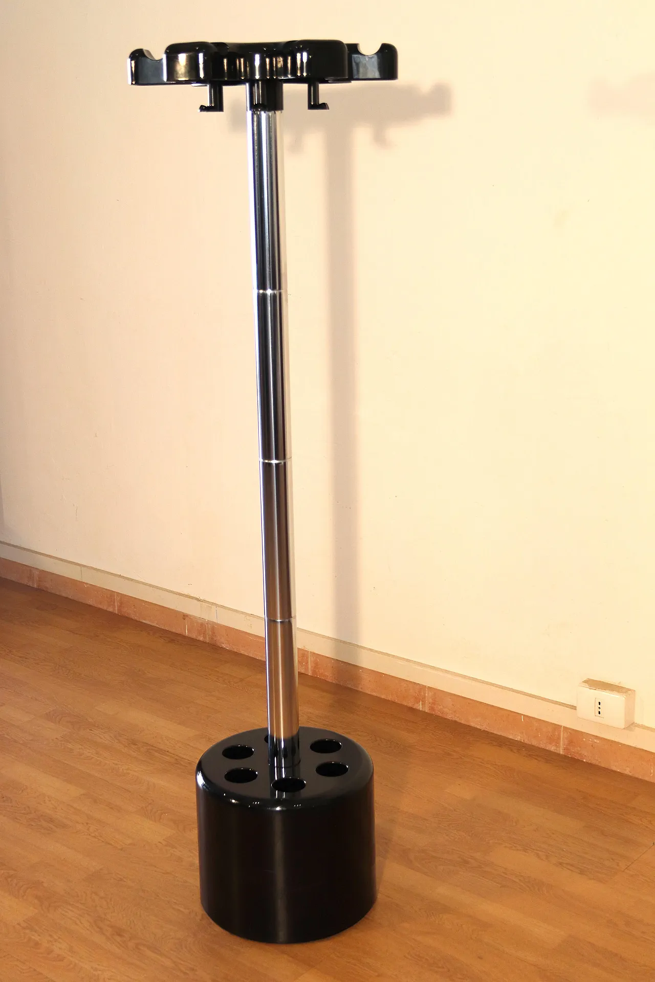 Appendiabiti VIP di P.Orlandini & R.Lucci per Velca, anni '70 13