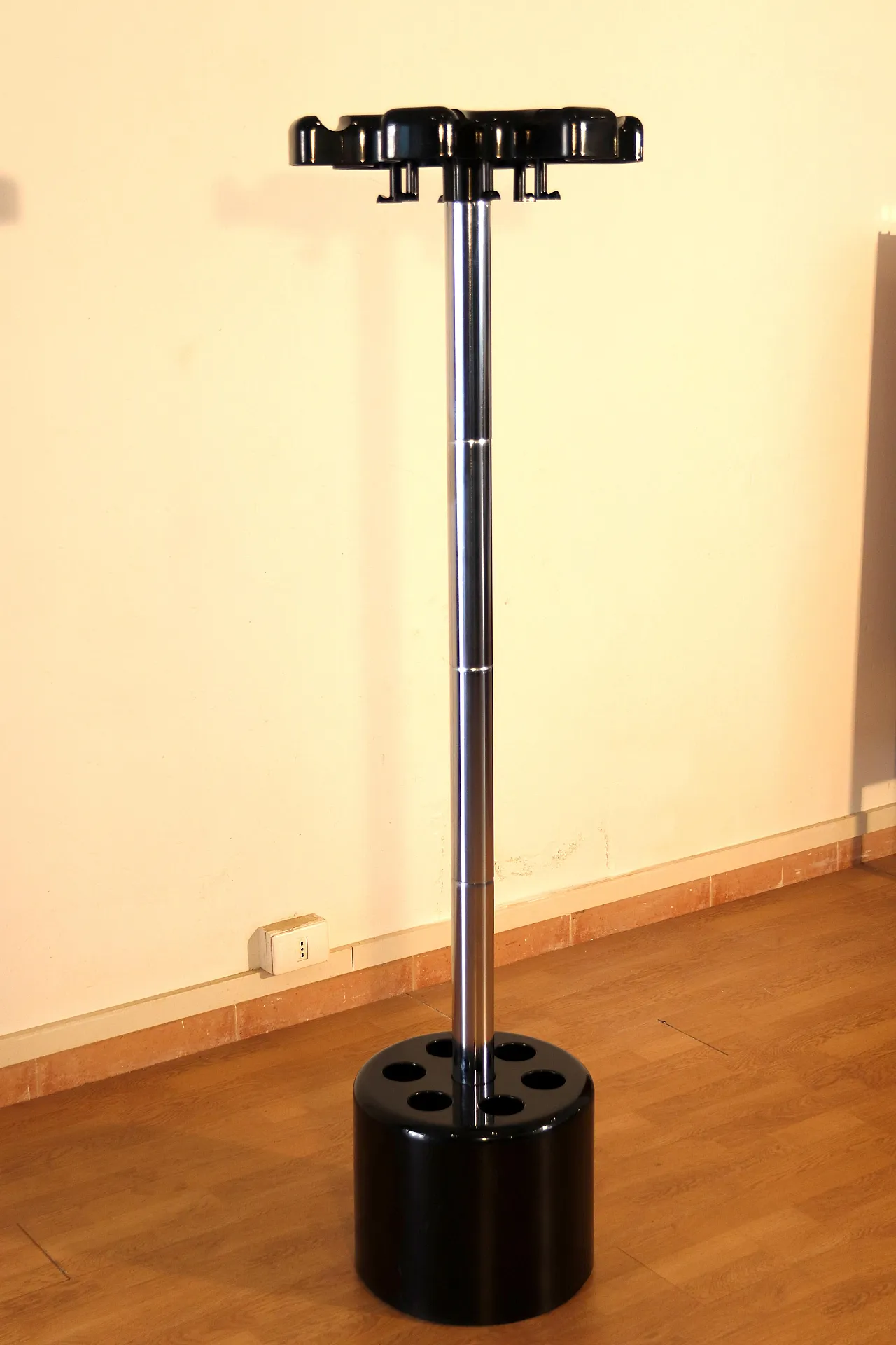 Appendiabiti VIP di P.Orlandini & R.Lucci per Velca, anni '70 14