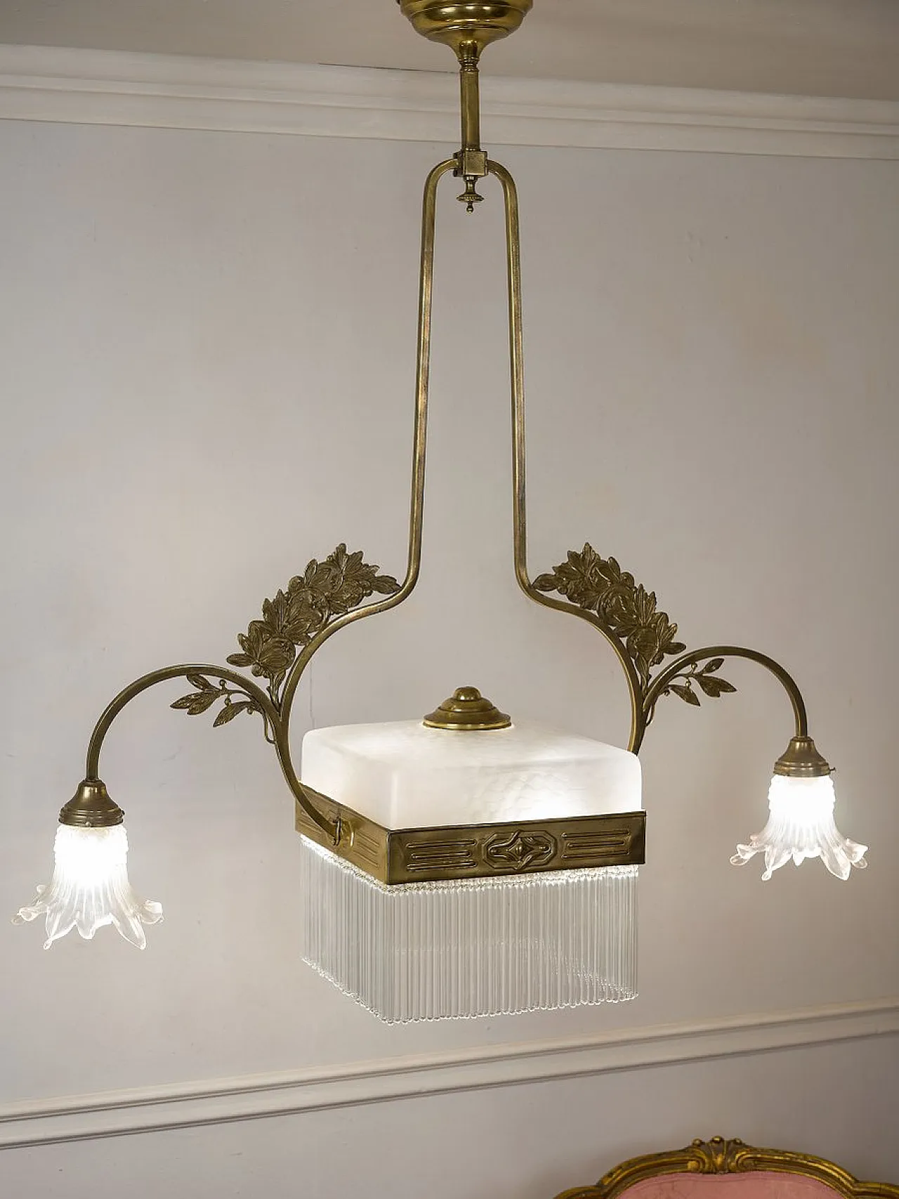 Pendant with floral ornaments in brass and Murano glass, 19th century 1