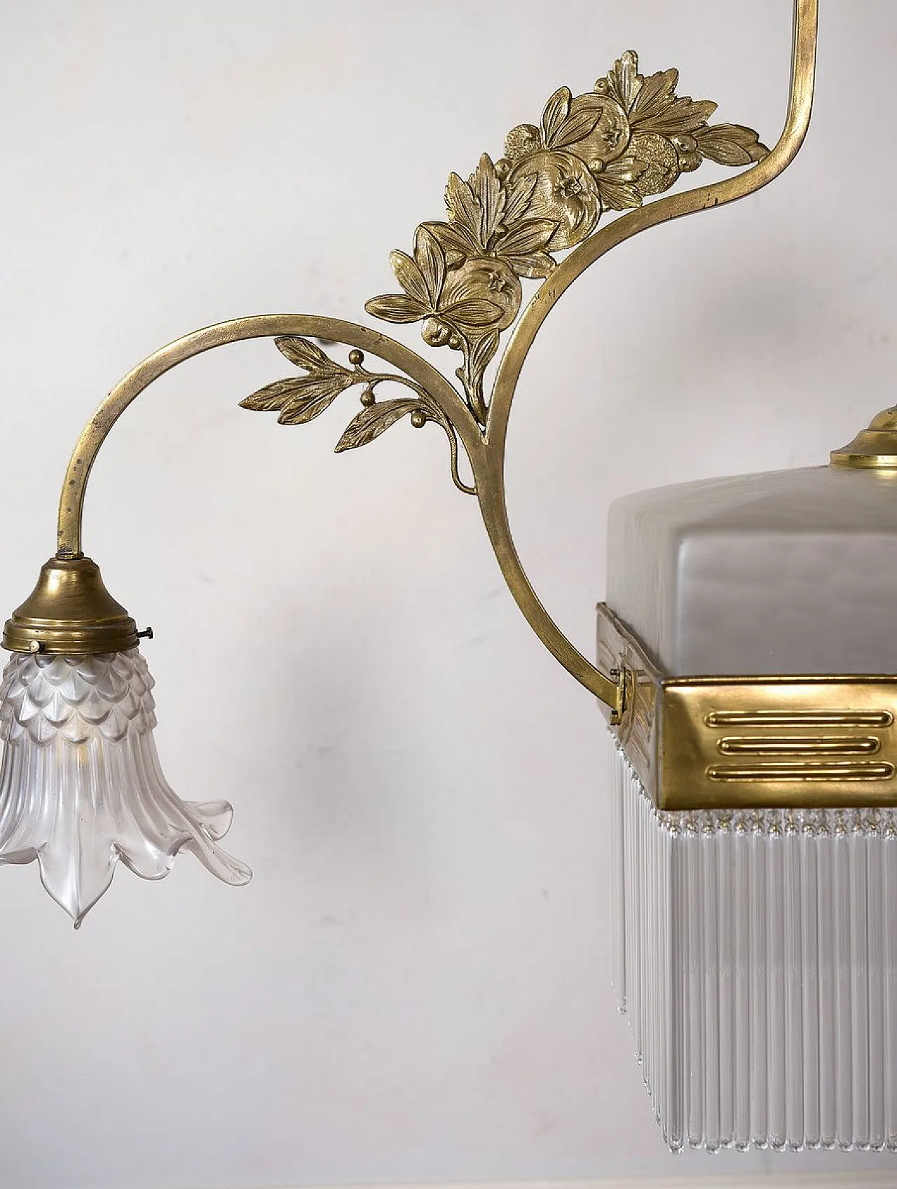 Pendant with floral ornaments in brass and Murano glass, 19th century 4