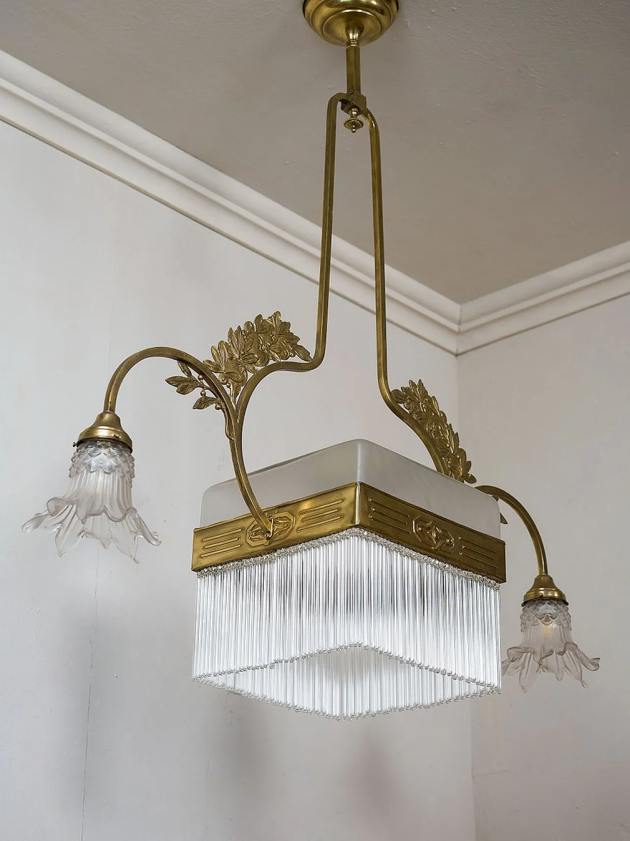 Pendant with floral ornaments in brass and Murano glass, 19th century 5