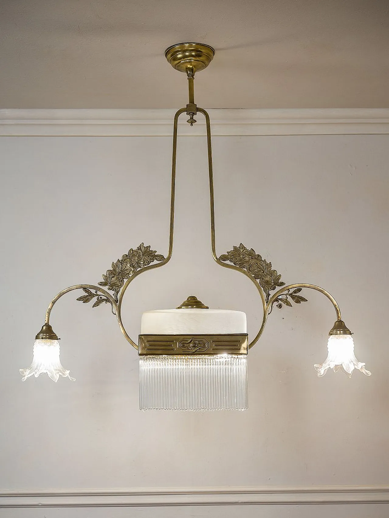 Pendant with floral ornaments in brass and Murano glass, 19th century 8