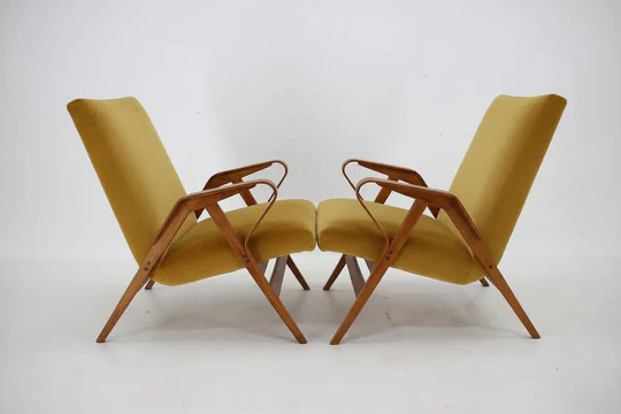 Coppia di poltrone in legno e imbottite di František Jirák, anni '70 3