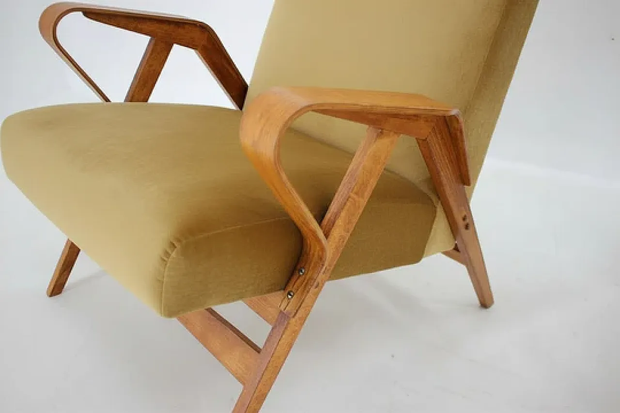 Coppia di poltrone in legno e imbottite di František Jirák, anni '70 7