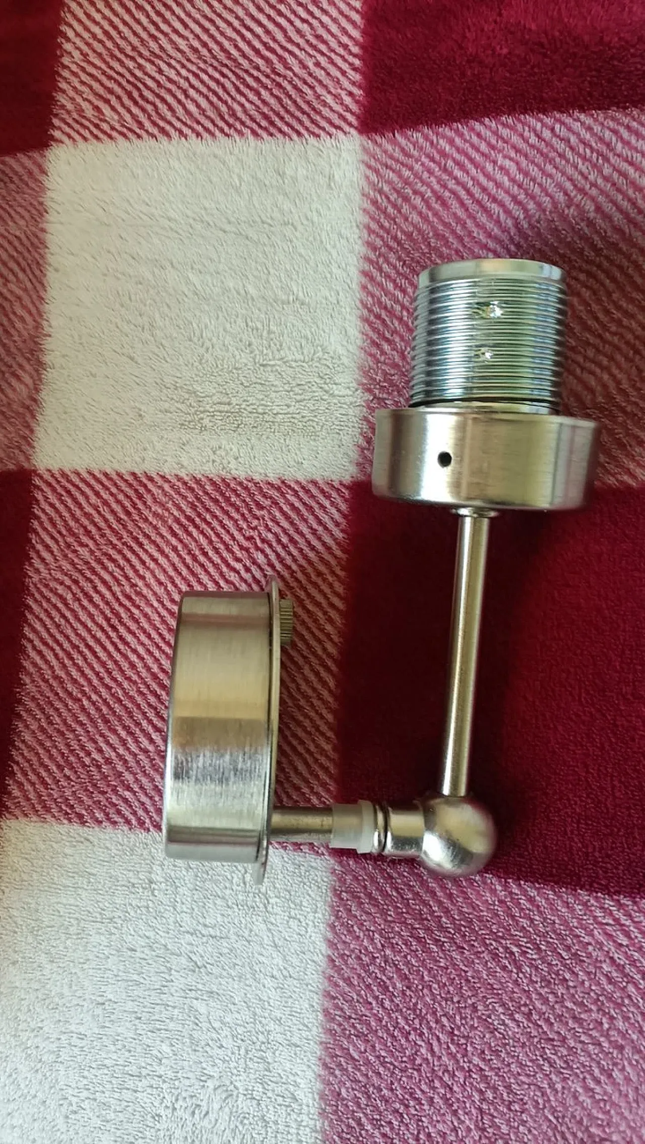 Pair of Vistosi Lio 48 sconces, 20th century 3