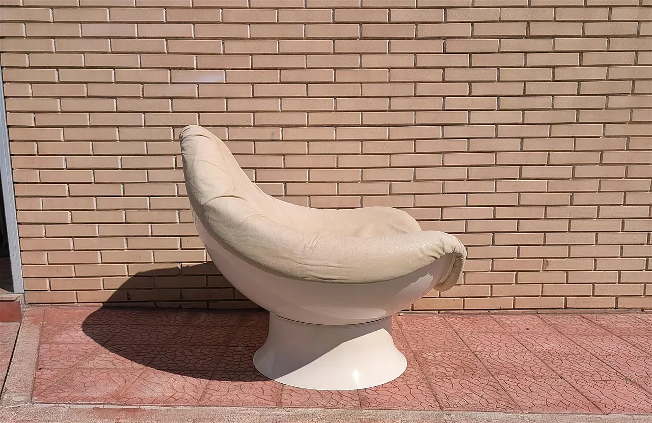 Egg shaped Space Age armchair, 1970s 2