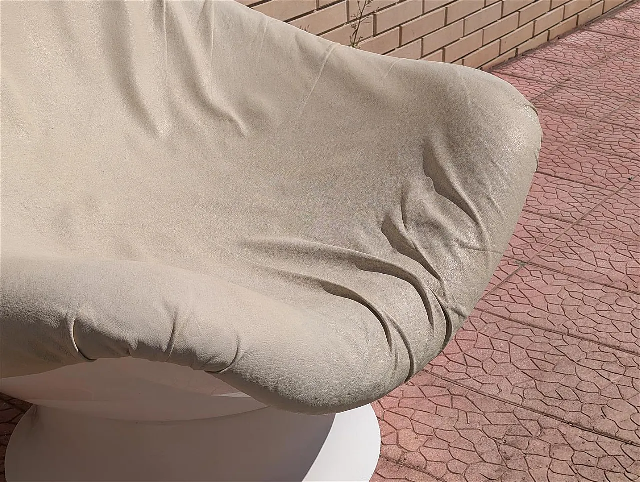 Egg shaped Space Age armchair, 1970s 6