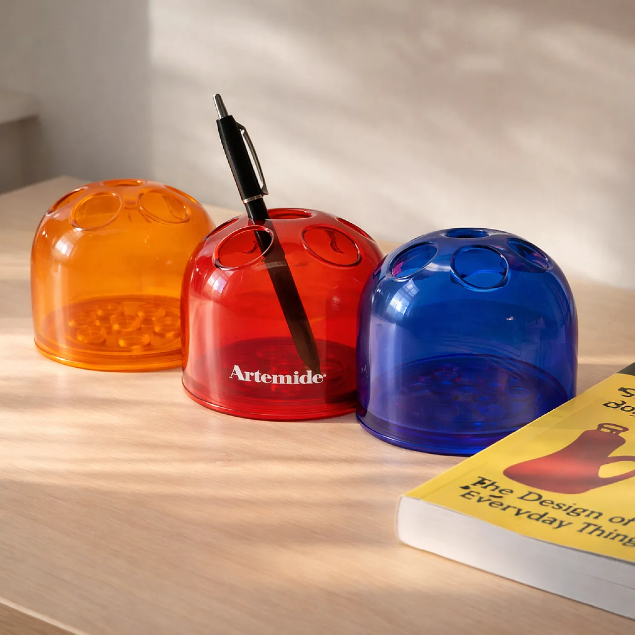 3 Artemide Dedalino pen holders, 1970s 12