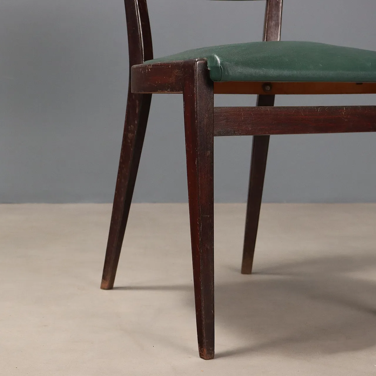 4 Sedie in legno e pelle, metà '900 7