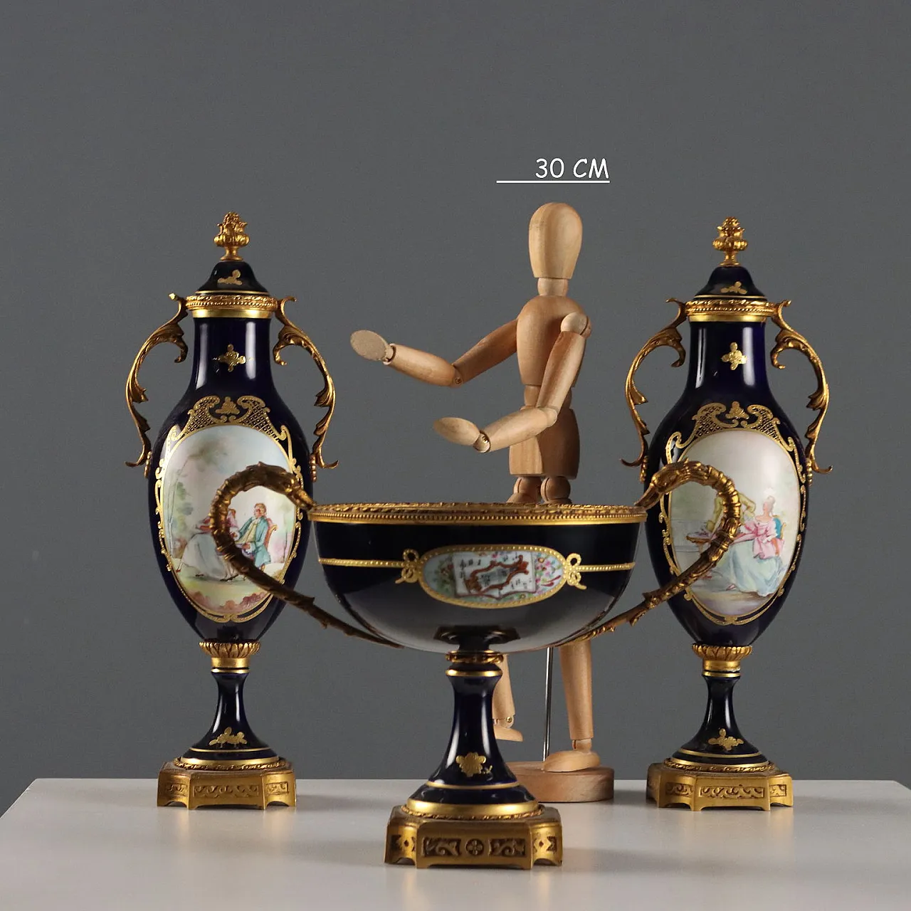Triptych of porcelain and gilded bronze vases, 20th century 2