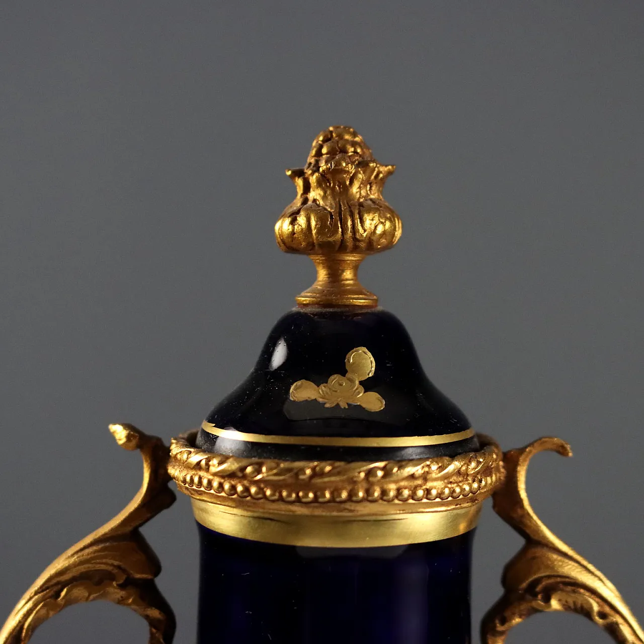 Triptych of porcelain and gilded bronze vases, 20th century 8