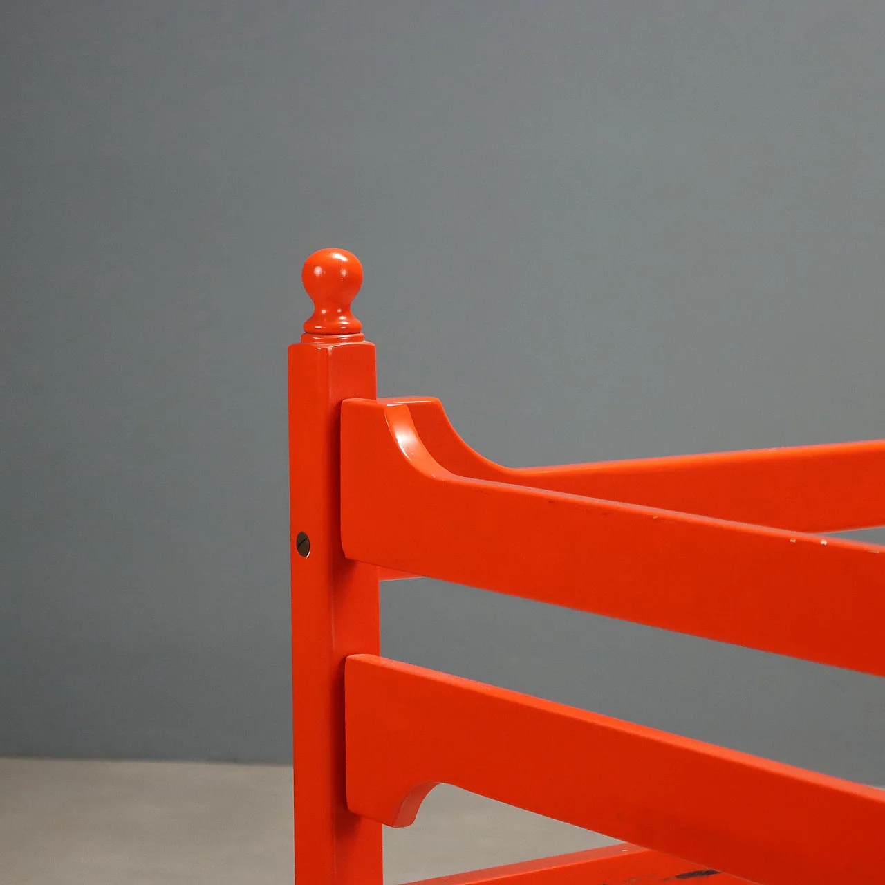 Letto singolo in legno laccato arancio, '900 3