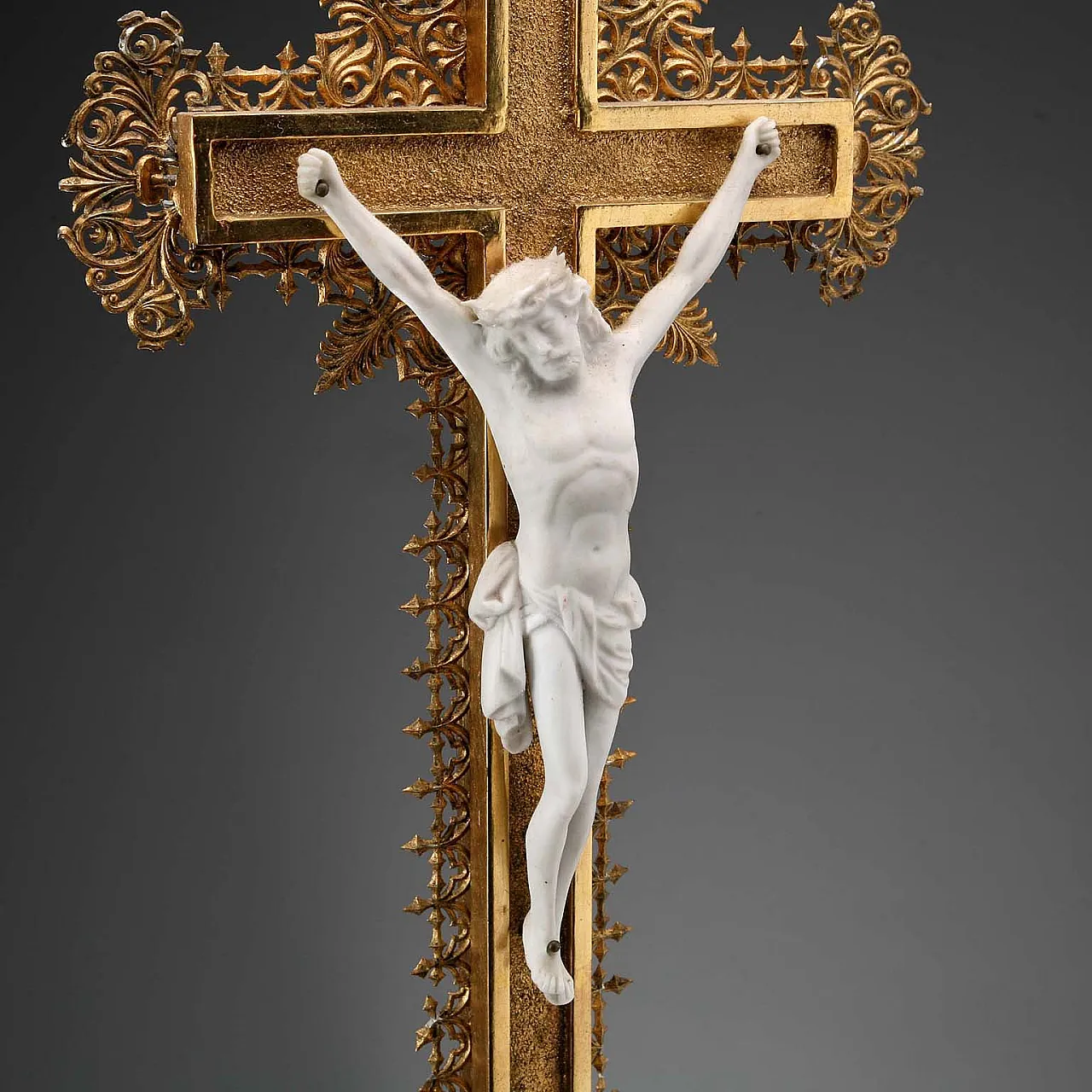 Gilded wooden and biscuit porcelain crucifix, 20th century 8