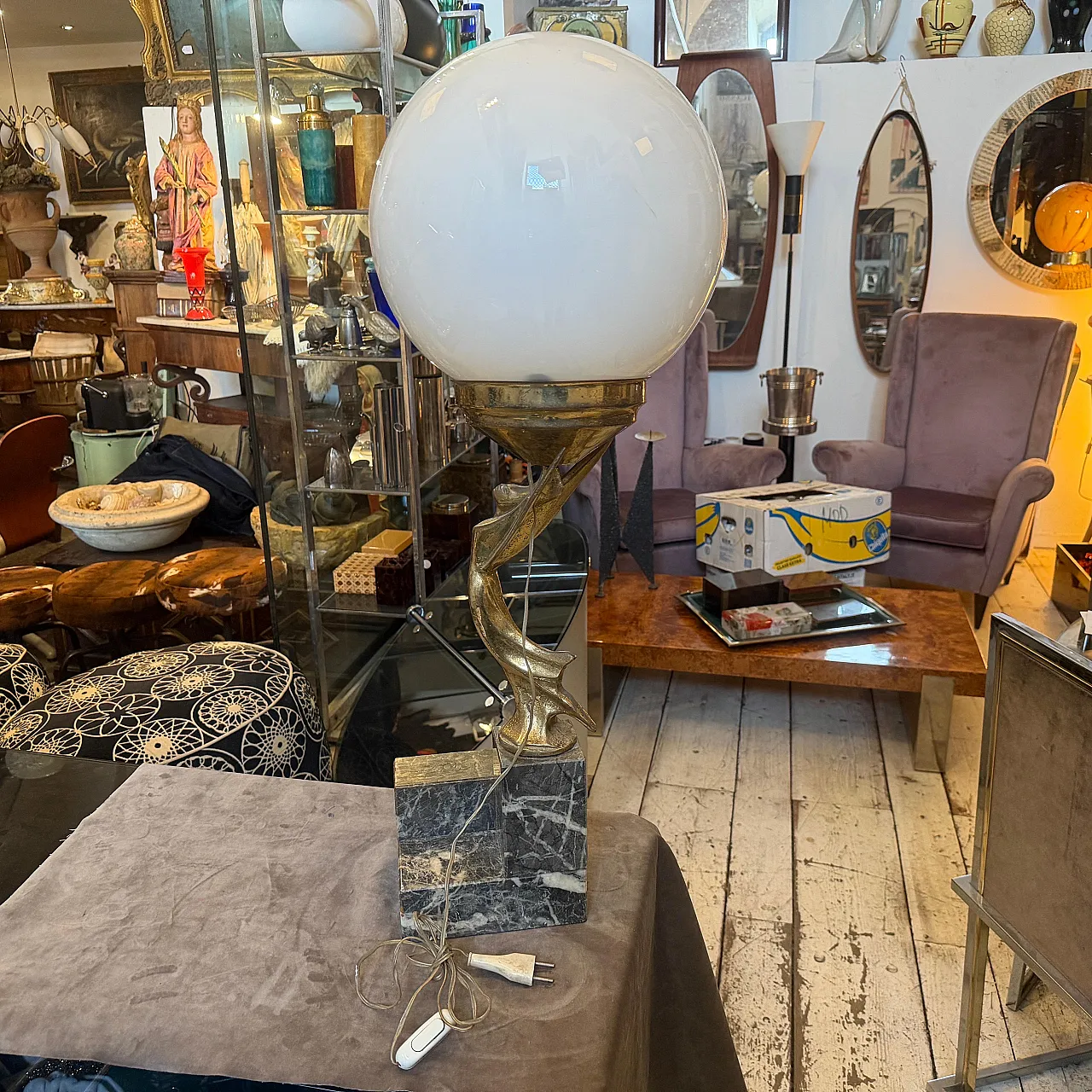 Marble, gilded metal and milk glass table lamp, 1930s 10