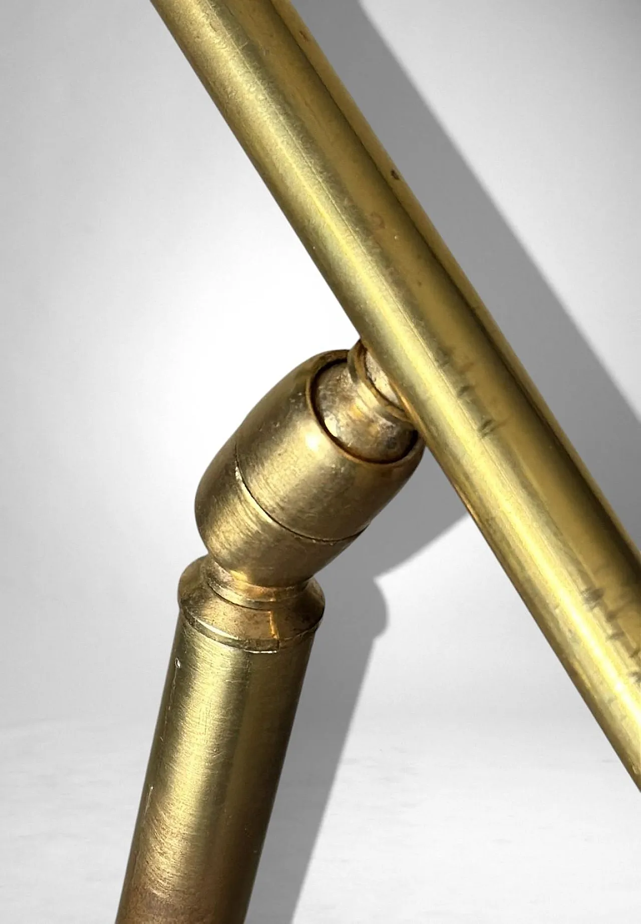 Lampada da terra regolabile in ottone con base in pietra, '900 14