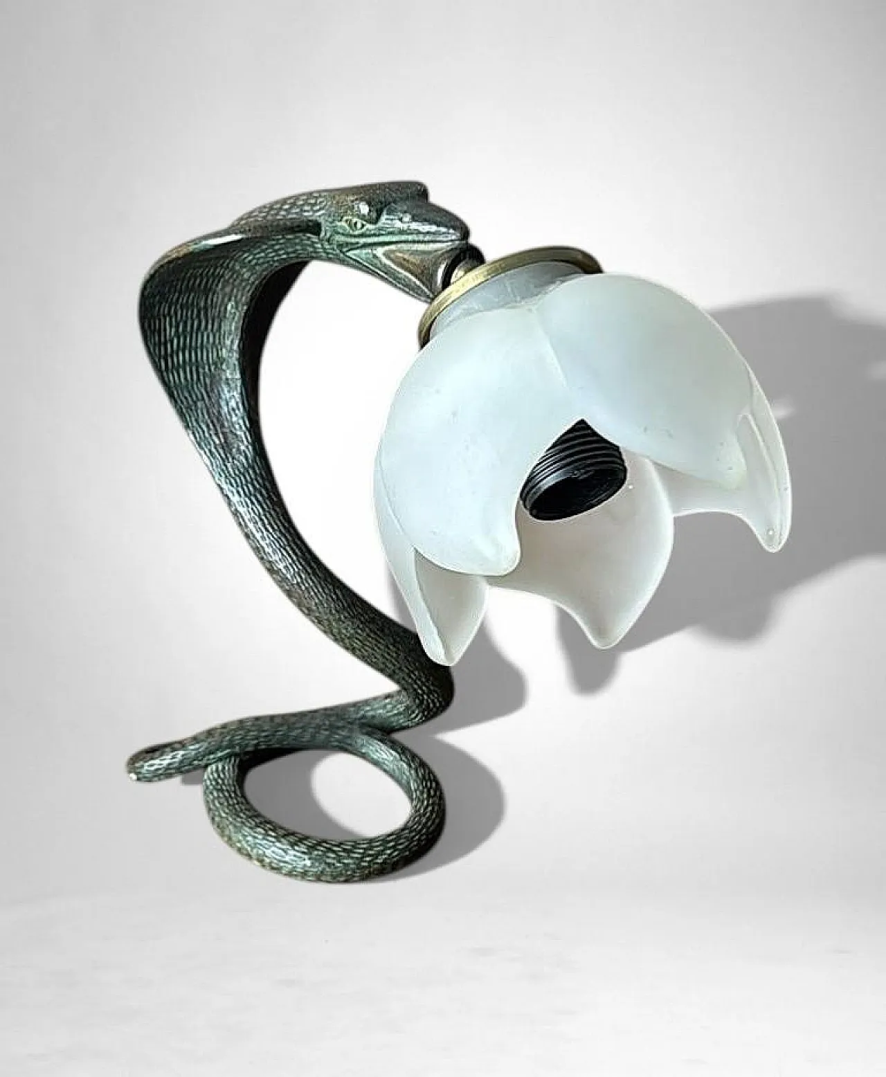 Art Deco table lamp in metal and frosted glass, 1930s 2