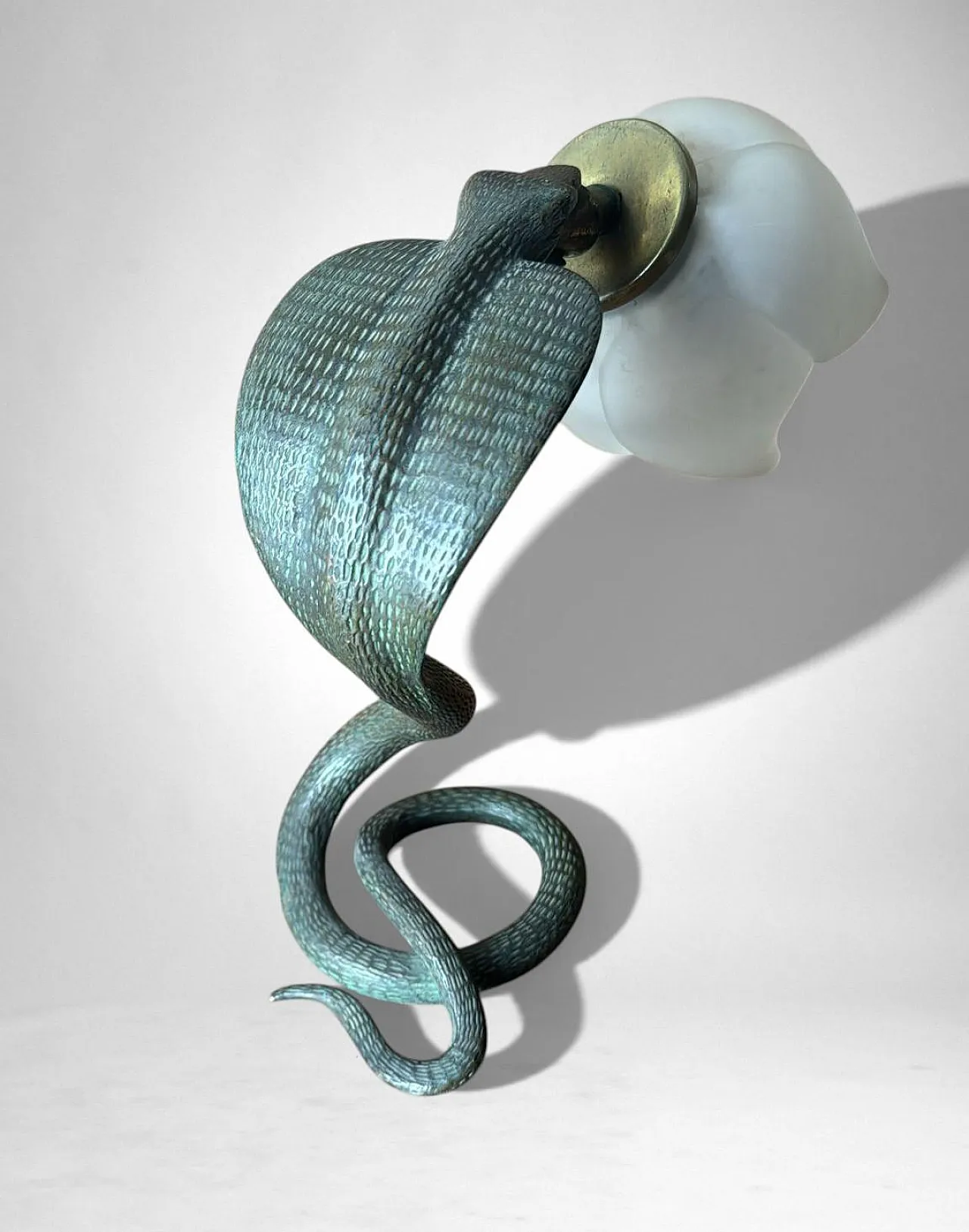 Art Deco table lamp in metal and frosted glass, 1930s 3