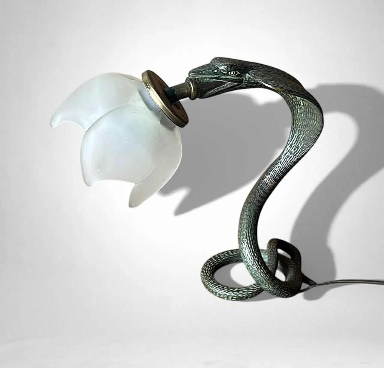 Art Deco table lamp in metal and frosted glass, 1930s 6