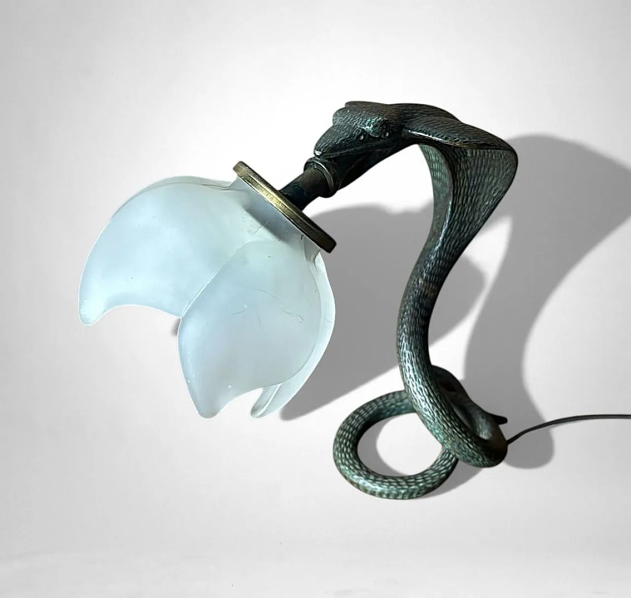 Art Deco table lamp in metal and frosted glass, 1930s 7