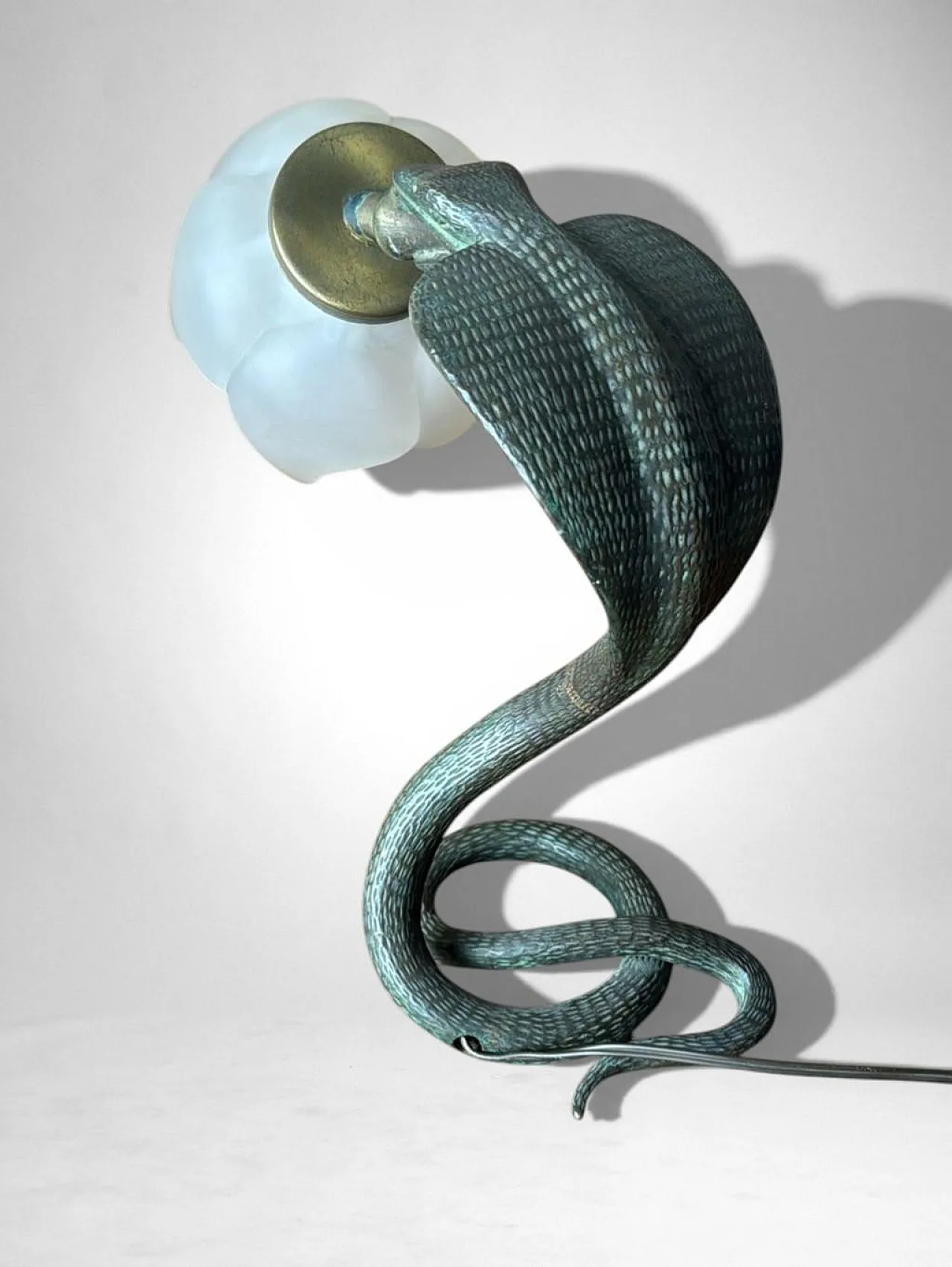 Art Deco table lamp in metal and frosted glass, 1930s 8